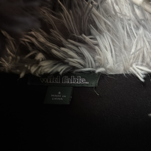 Fuzzy jacket 🖤🤍 - Picture 4 of 8